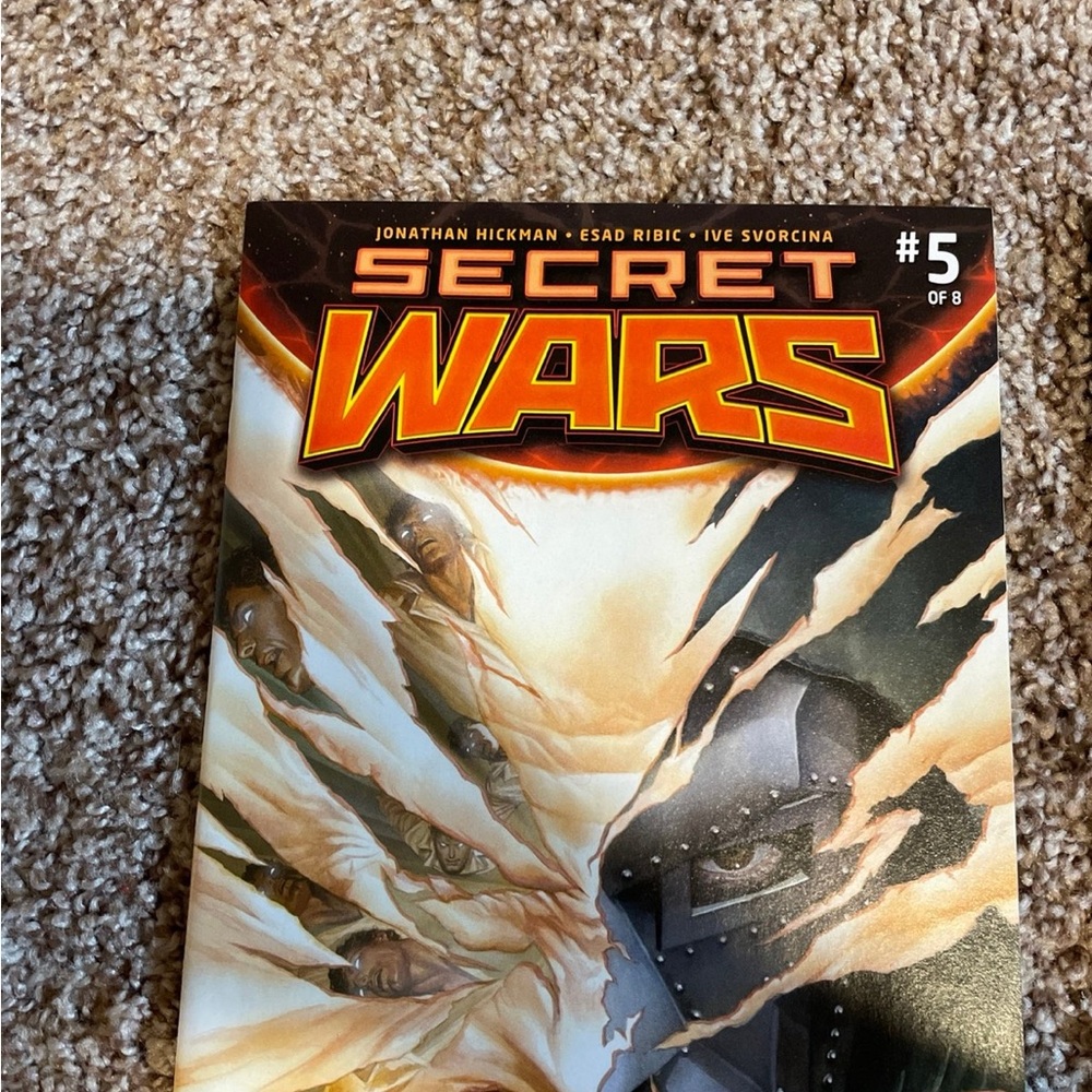 Two Marvel Comics - Picture 2 of 6